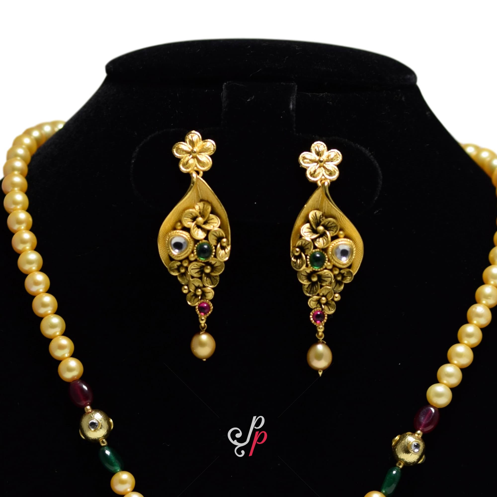 Vintage Collection - Stylish Pearl Necklace in Golden Pearls and Kundan Pendant - Image 3