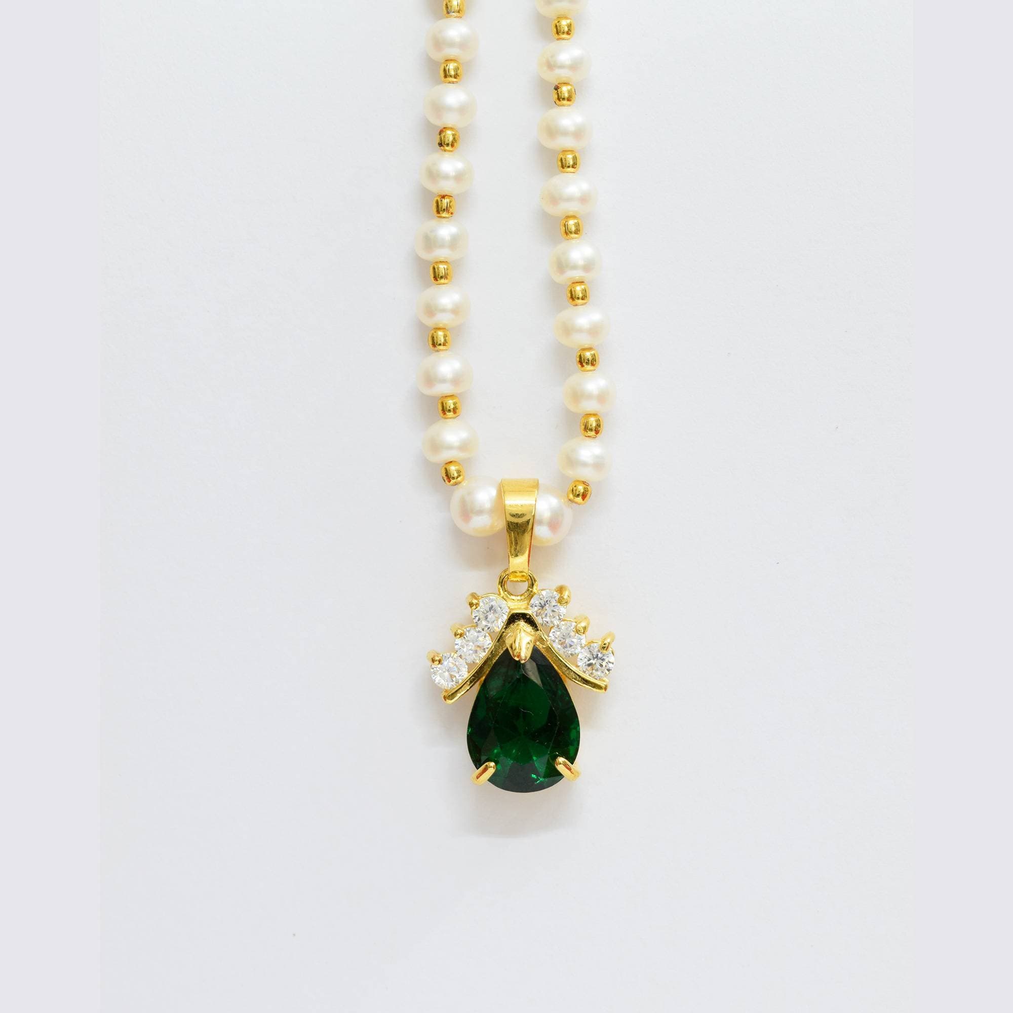 Pretty Pearl Set in Emerald Green Coloured Stone Pendant - Image 3