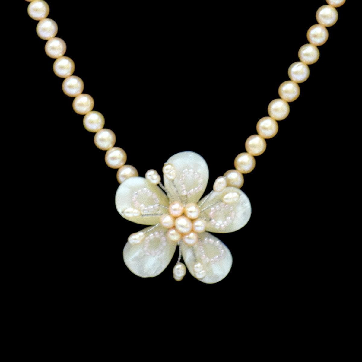 Pretty Peach Pearl Necklace in Mother of Pearl Flower Pendant - Image 2