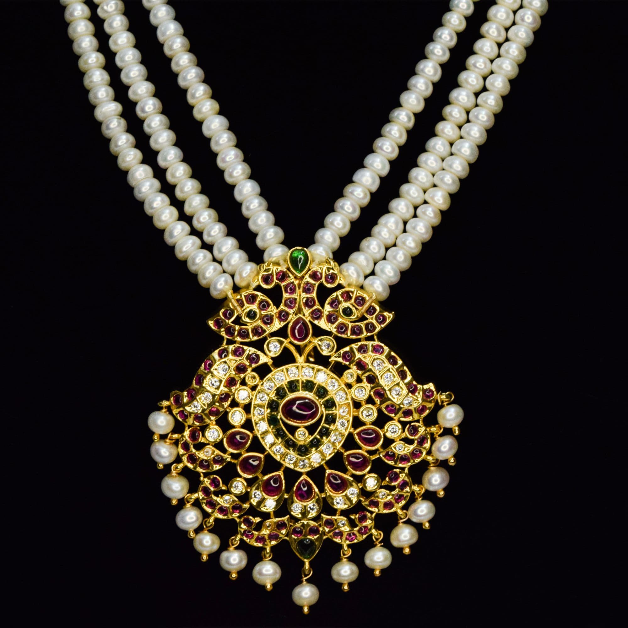 Majestic Triple-Line Pearls Haar With Traditional Kemp Pendant - Image 2