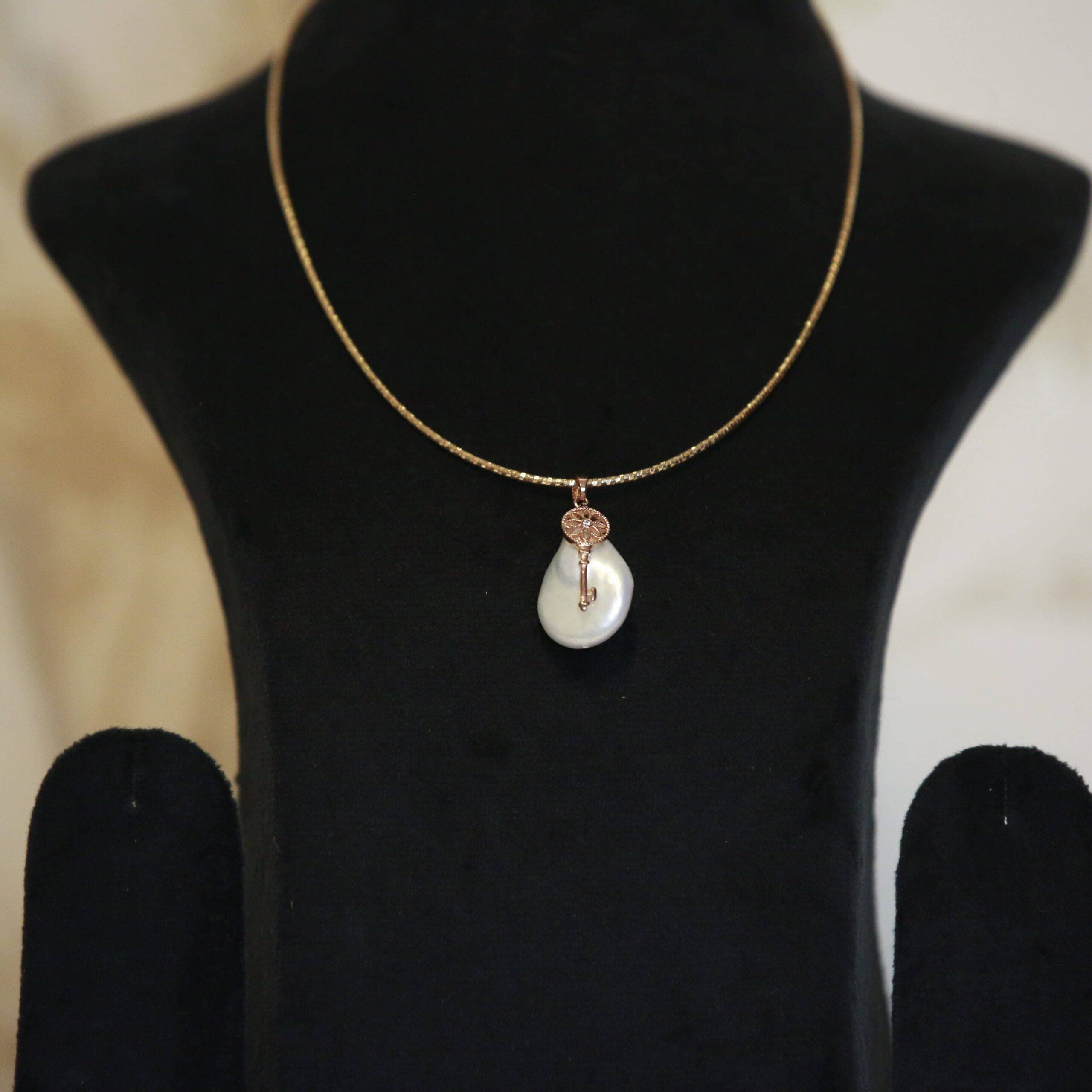 Gorgeous White Baroque Pearl Pendant With Decorative 925 Silver Anchor