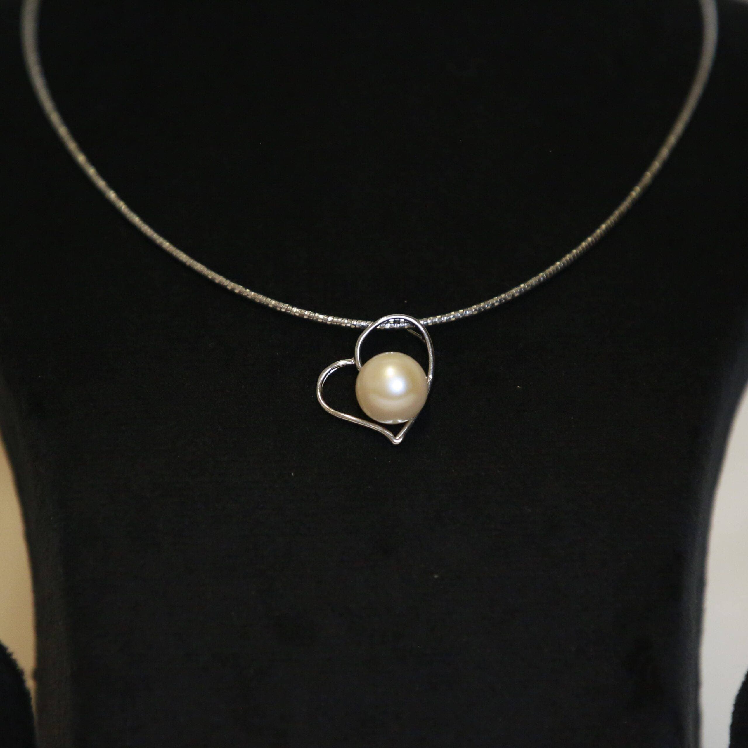 Cute & Simple Heart Pendant With 11.5mm Peach Button Pearl