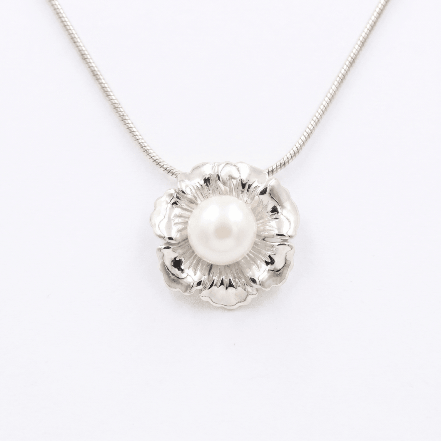Stunning Silver Finish Floral Pendant With 11mm White Button Pearl