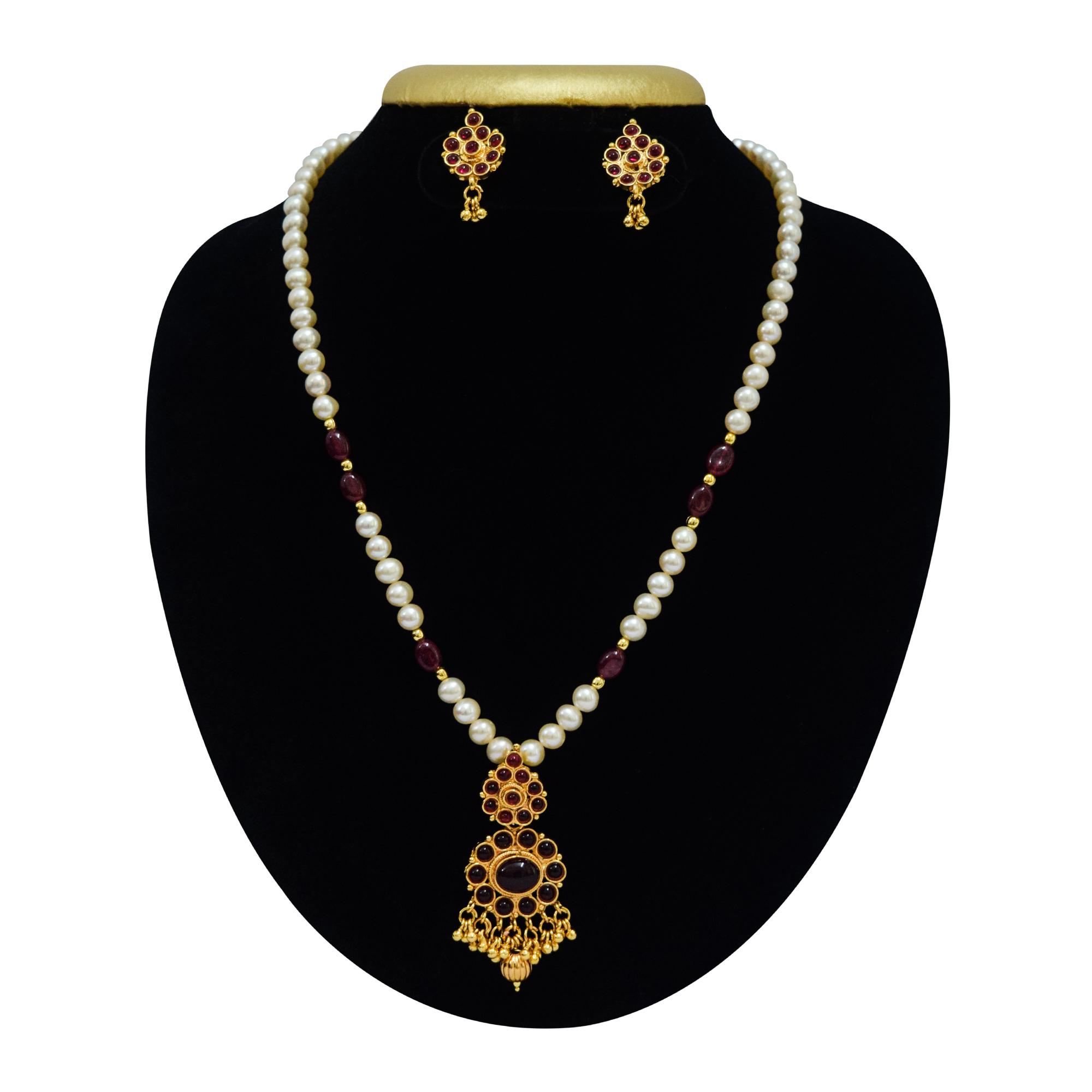 Traditional pearl necklace set in kemp 