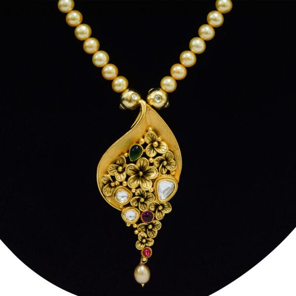 Vintage Collection - Stylish Pearl Necklace in Golden Pearls and Kundan Pendant - close up