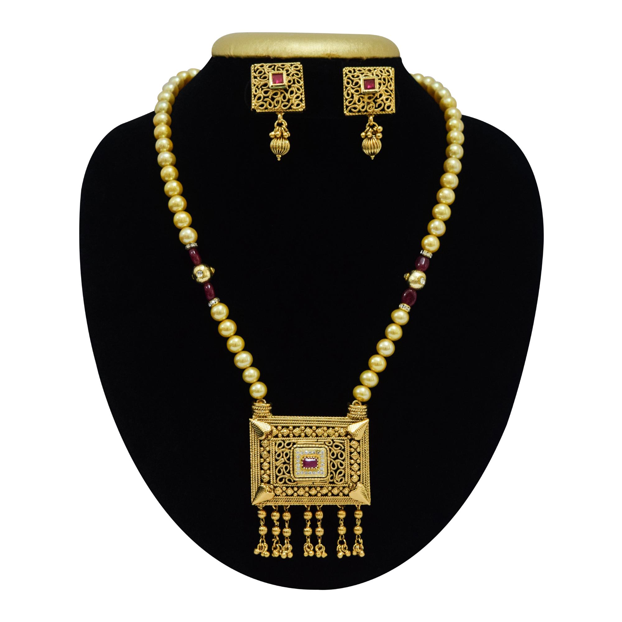 Vintage Collection Traditional Pearl Necklace in Golden Colour