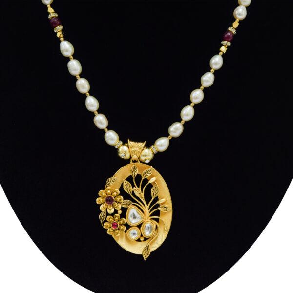 Vintage Collection in Pearls - Pink Pearl Set in Kundan Pendant - close up