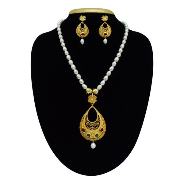 Vintage collection - Rich and Traditional Pearl Set in Ruby Emerald Pendant