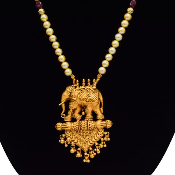 Rich Pearl Set in Golden Coloured Pearls and Baahubali Pendant - close up