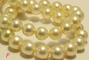 Bold and beautiful - magnificent, light golden south sea pearl necklace