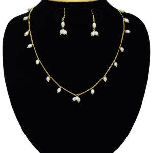 Very Simple Pearl Necklace in Gold Colour Chain