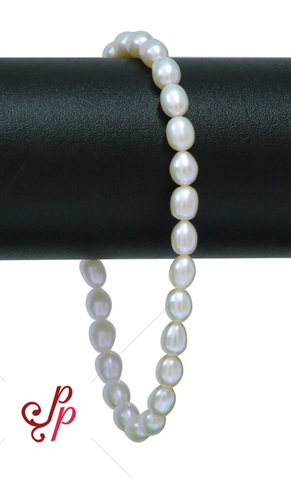White pearl bracelet in 6.5mm oval pearls
