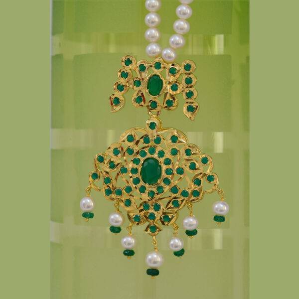 Nizam Style - Simple Pearl Necklace in Emeralds