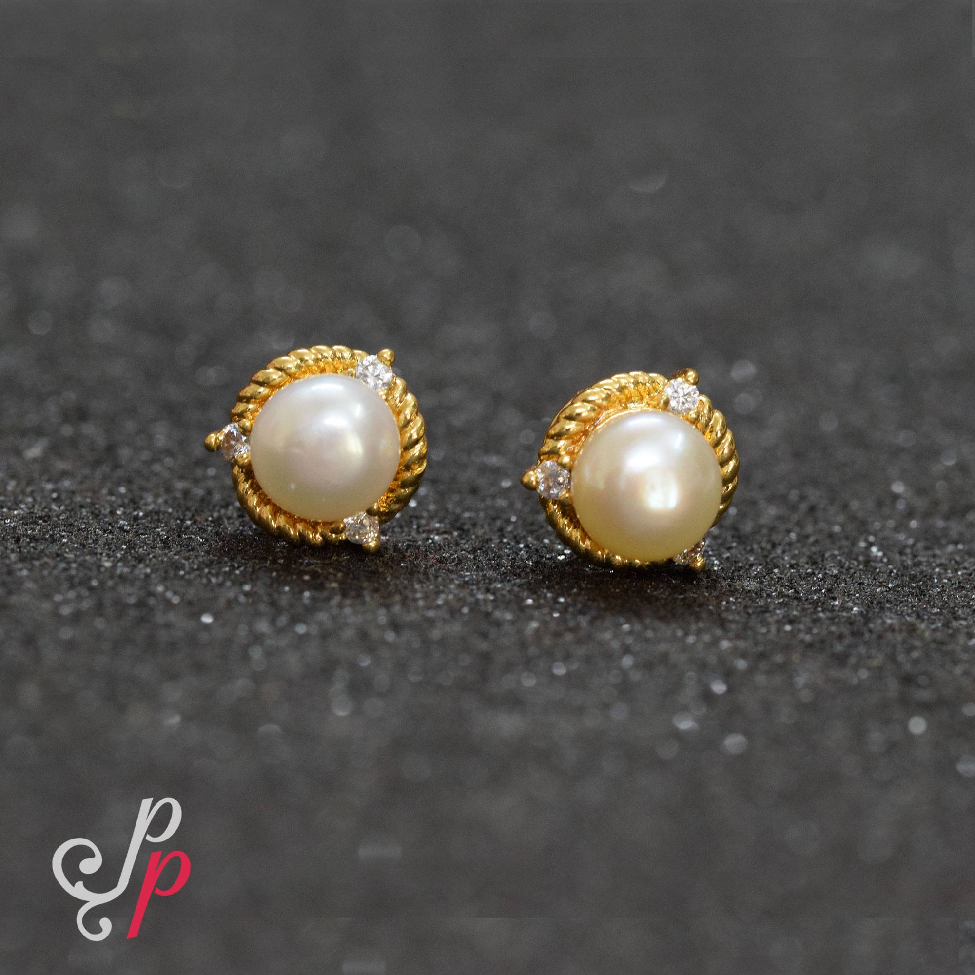 Pretty Drop Pearl Earring