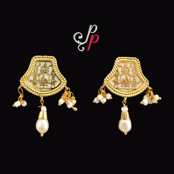 Beautiful Pearl Necklace Set in White Thewa Pendant with Palki Design