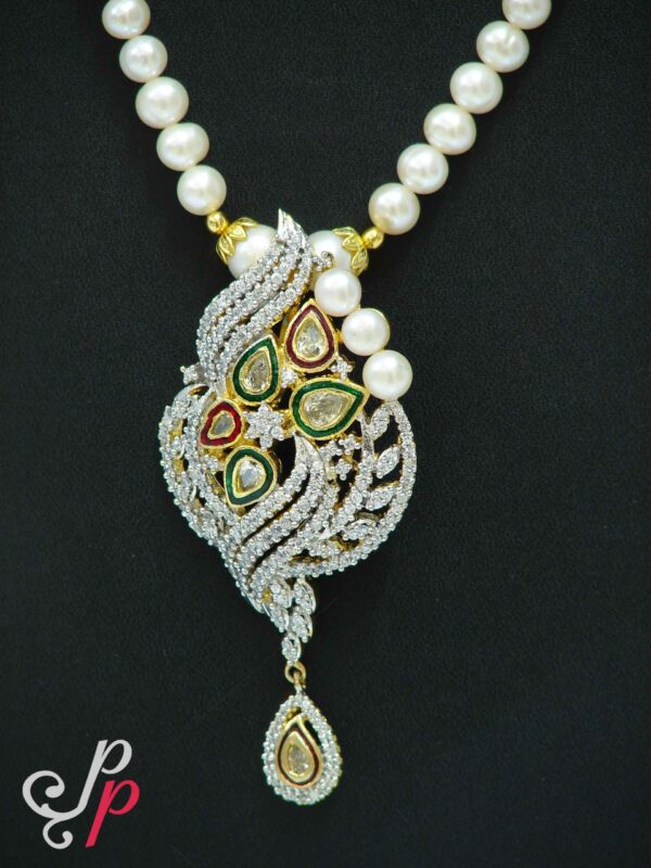 Extremely elegance - Pearl necklace set in fusion pendant