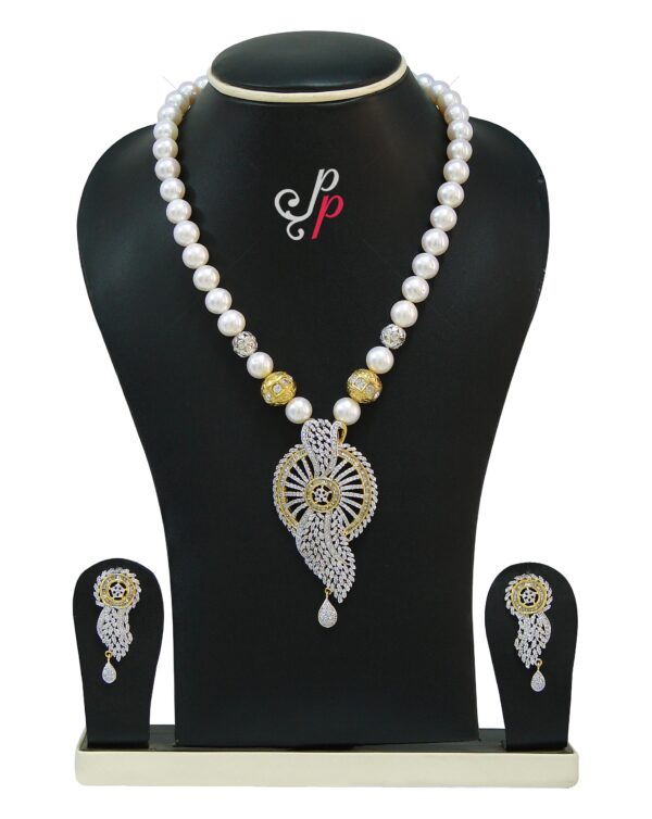 One other ultimate pearl necklace set in our amazing collection