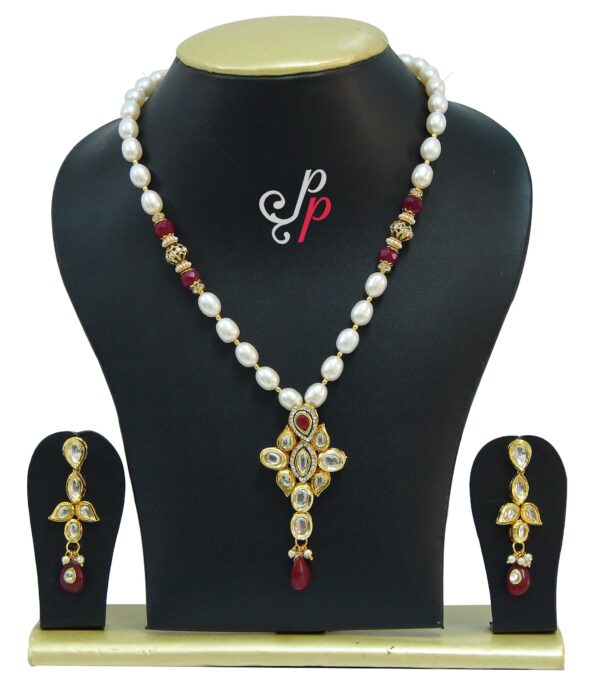 Oval Pearl necklace set in beautiful kundan
