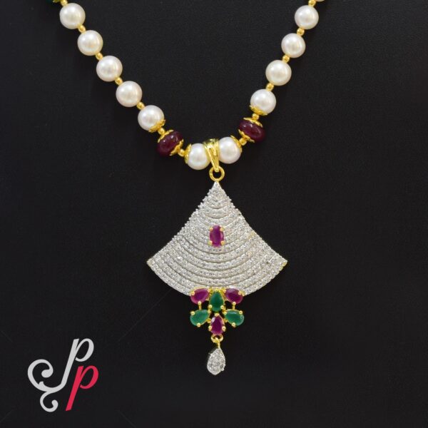 Pearl necklace set in super shiny pearls and beautiful pendant