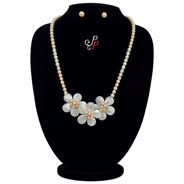 Pretty Pearl Necklace Set in Pink, White Pearls and MOP Flower Pendant