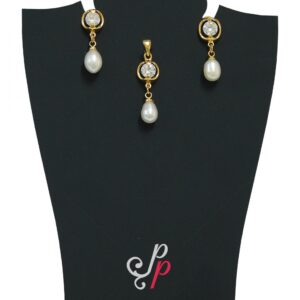 Pretty pearl pendant and earring set 2