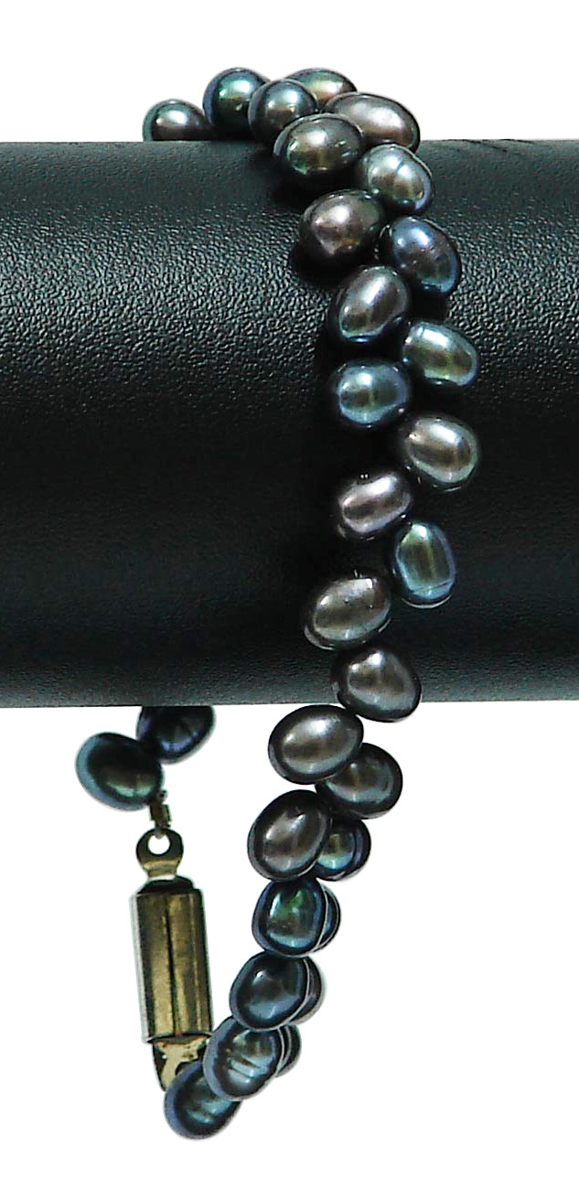 Stylish and simple black pearl bracelet