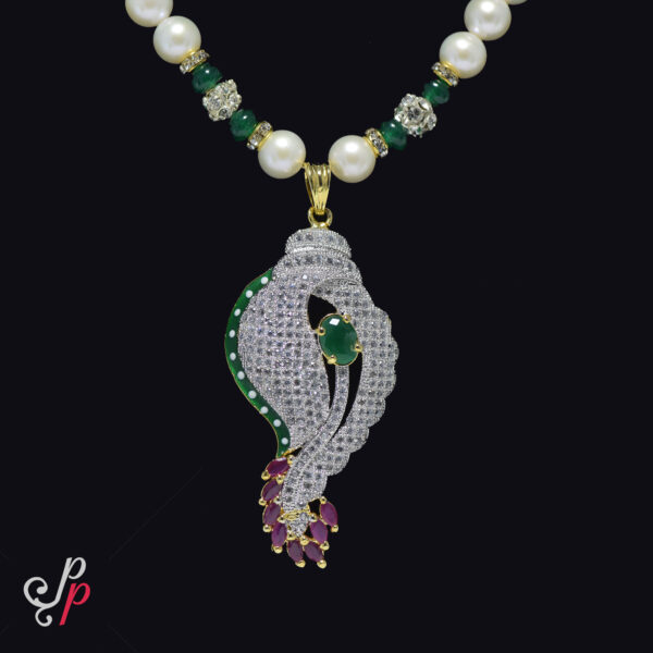 Stylish Pearl Necklace Set with Cronch Shaped Pendant