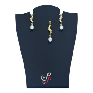 Stylish Pearl Pendant set in  Zig zag shape