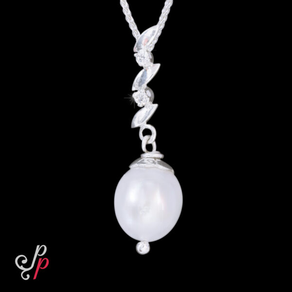 Stylish South Sea Pearl Pendant in 925 Sterling Silver