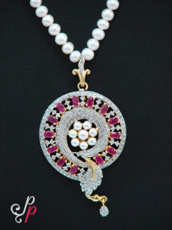 Traditional and beautiful pearl necklace set with round pendant