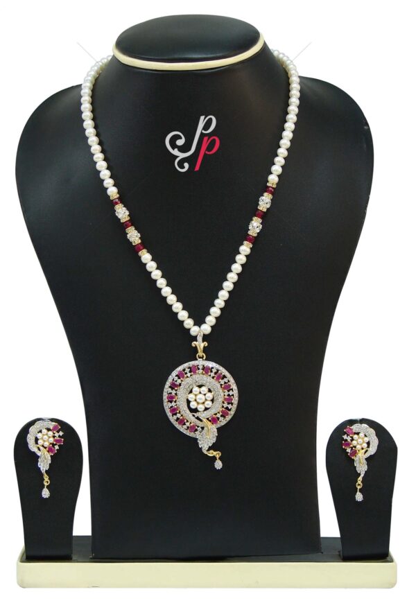 Traditional and beautiful pearl necklace set with round pendant