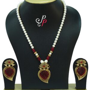 Very different round pearl necklace with antique leaf shaped design