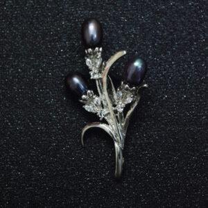 Exclusive Pearl Saree Pin / Brooch 07