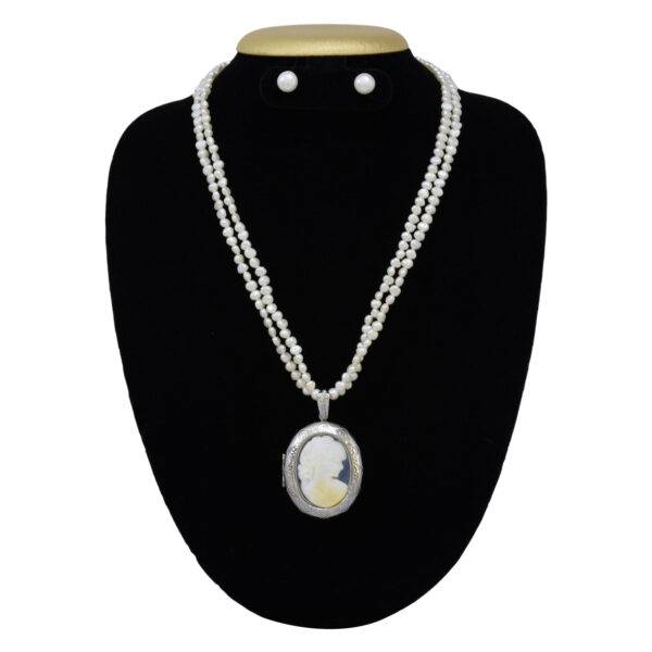 Baroque Pearl Necklace with Vintage Type Openable Pendant