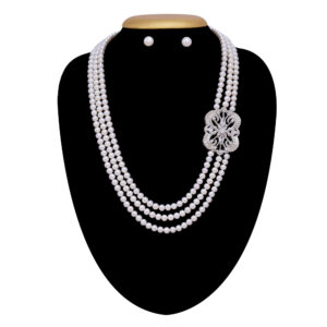 Brilliant and Shiny Pearl Set with Glittering Side Pendant