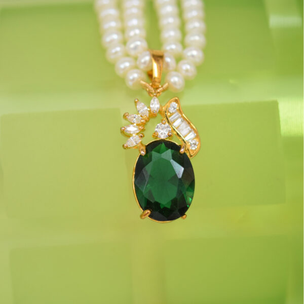Pretty Pearl Necklace in Beautiful Green Stone Pendant