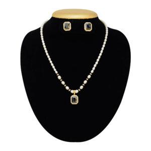 Simple Oval Pearl Necklace Set in Black Onyx Stone Pendant