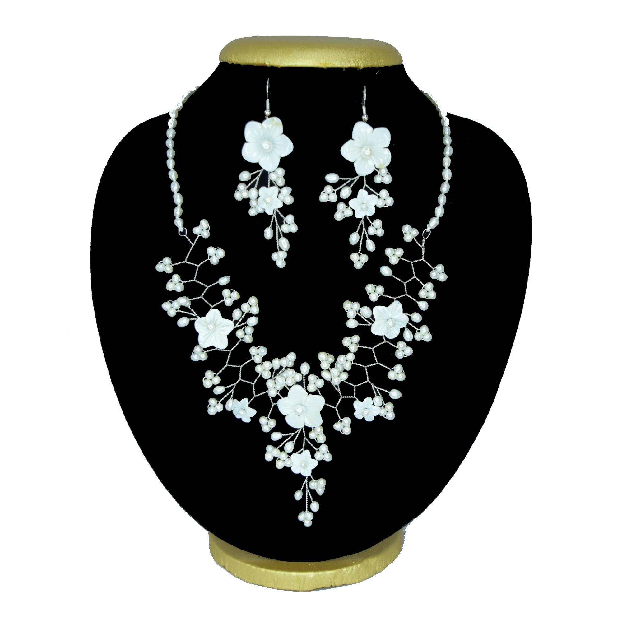 Gorgeous Mother of Pearl Necklace Set 