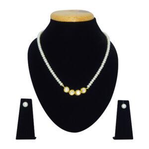 Well crafted single row white pearl necklace with kundan stones pendant