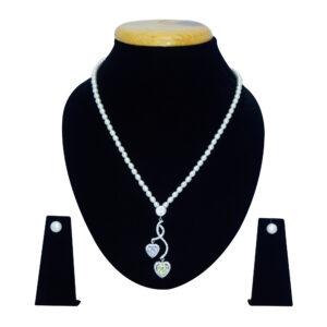 Finely crafted oval white pearl necklace set with a zircon studded pendant with hearts