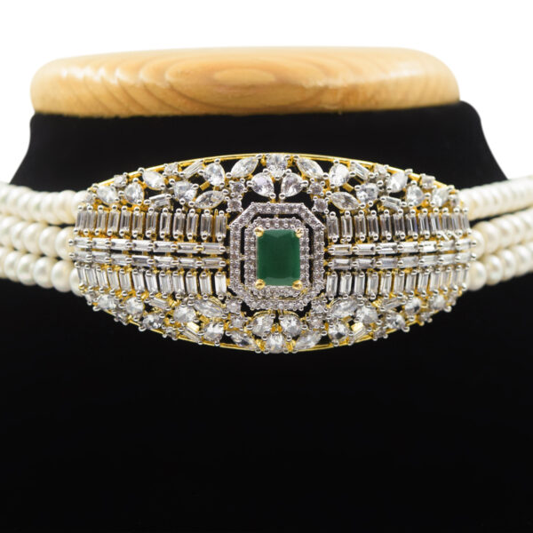 Glittering Multi-Line Pearls Choker With SP Emerald Zircon Pendant - close up