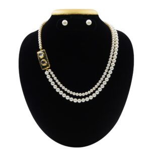 Classic White Pearls Necklace With Fashionable Stone Pendant