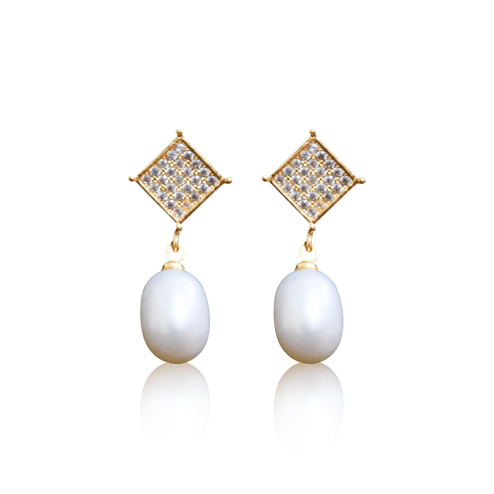 Pearl oval green studs