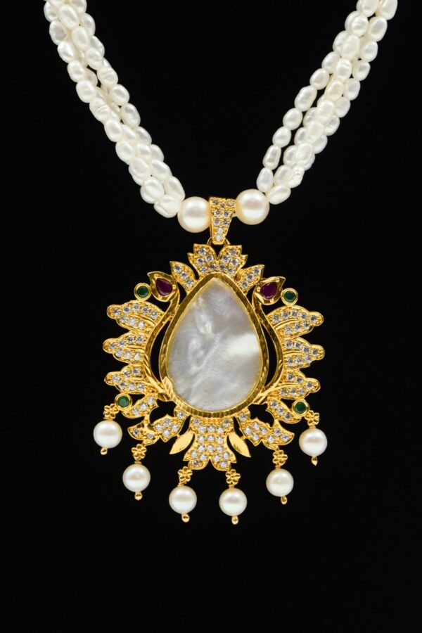 Exquisite White Rice Pearl Necklace With MOP Statement Pendant- close up