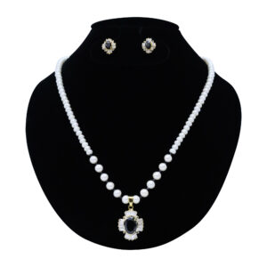 Exquisite White Pearl Necklace With Lustrous Zircon & Black Onyx Pendant