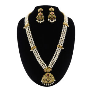 Glorious Triple Row White Pearl Haar With Traditional Pendant