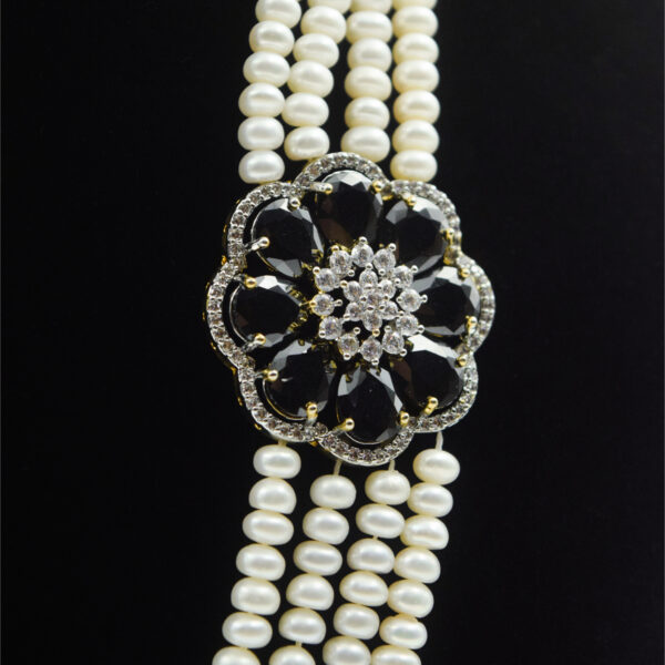 Regal White Pearls Haar With CZ & Black Onyx Side Pendants - close up