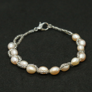 Shiny Peach Oval Pearls Bracelet With Beads