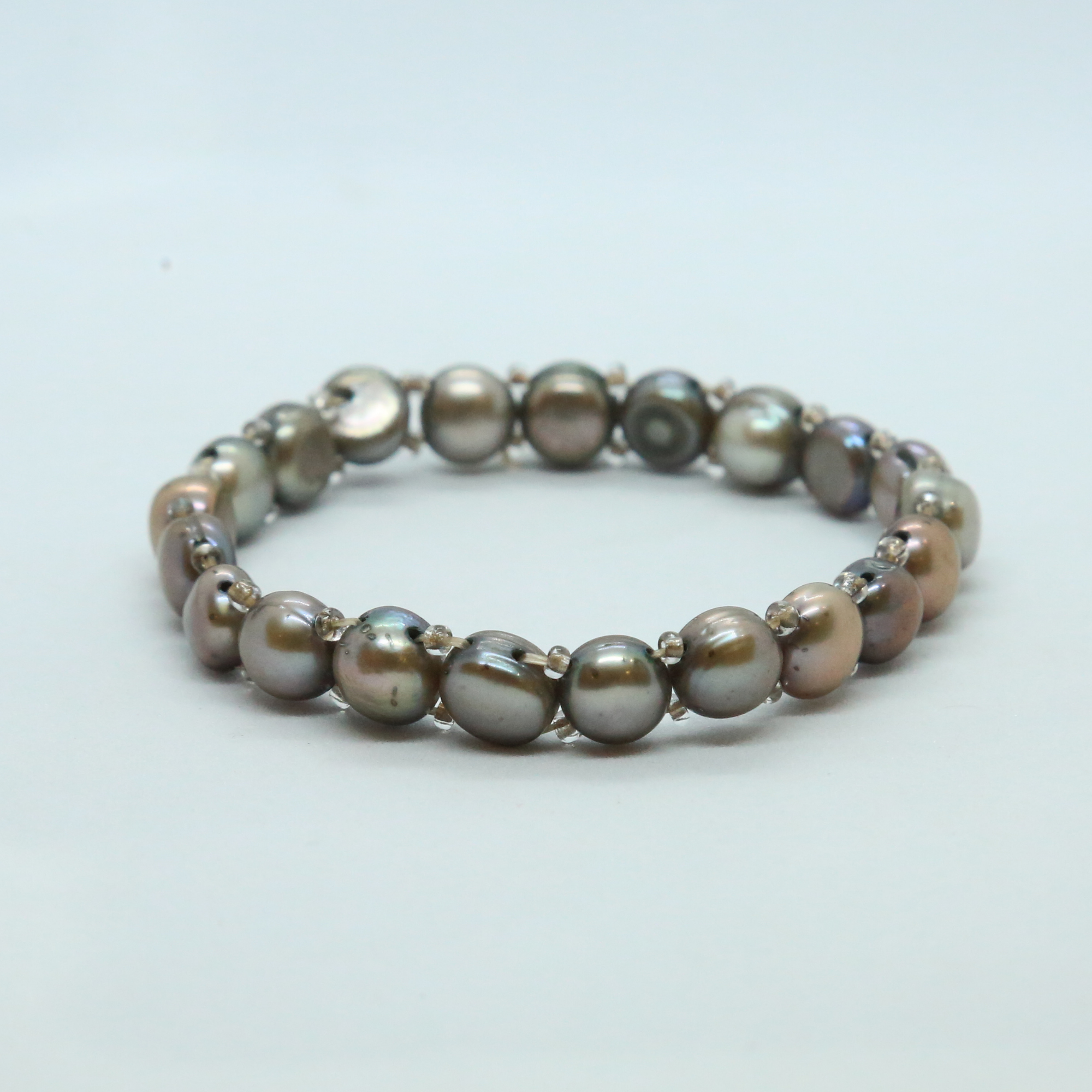 Stretchable Light Grey Button Pearls Bracelet