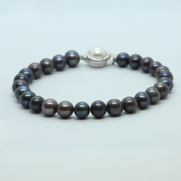 Glorious Multi-shaded 7.5mm Round Pearls Bracelet